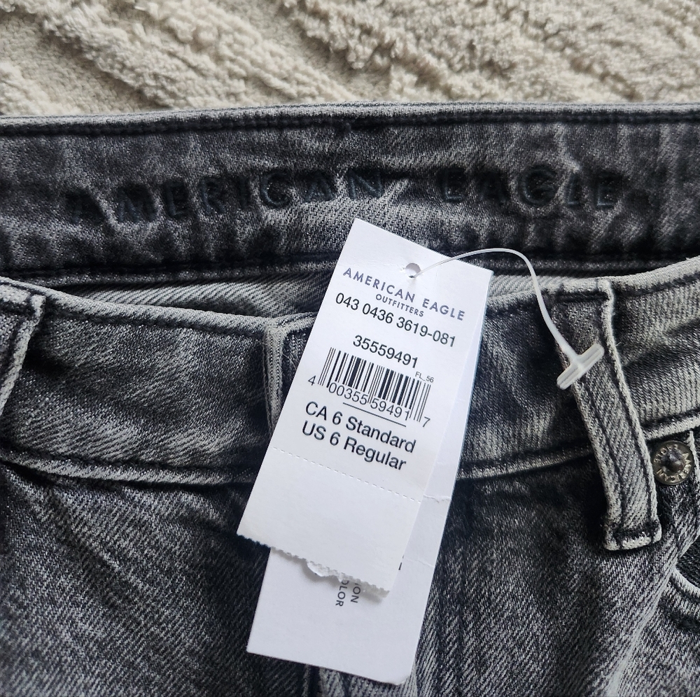 American Eagle Highest Rise Mom Jean - Picture 3 of 5